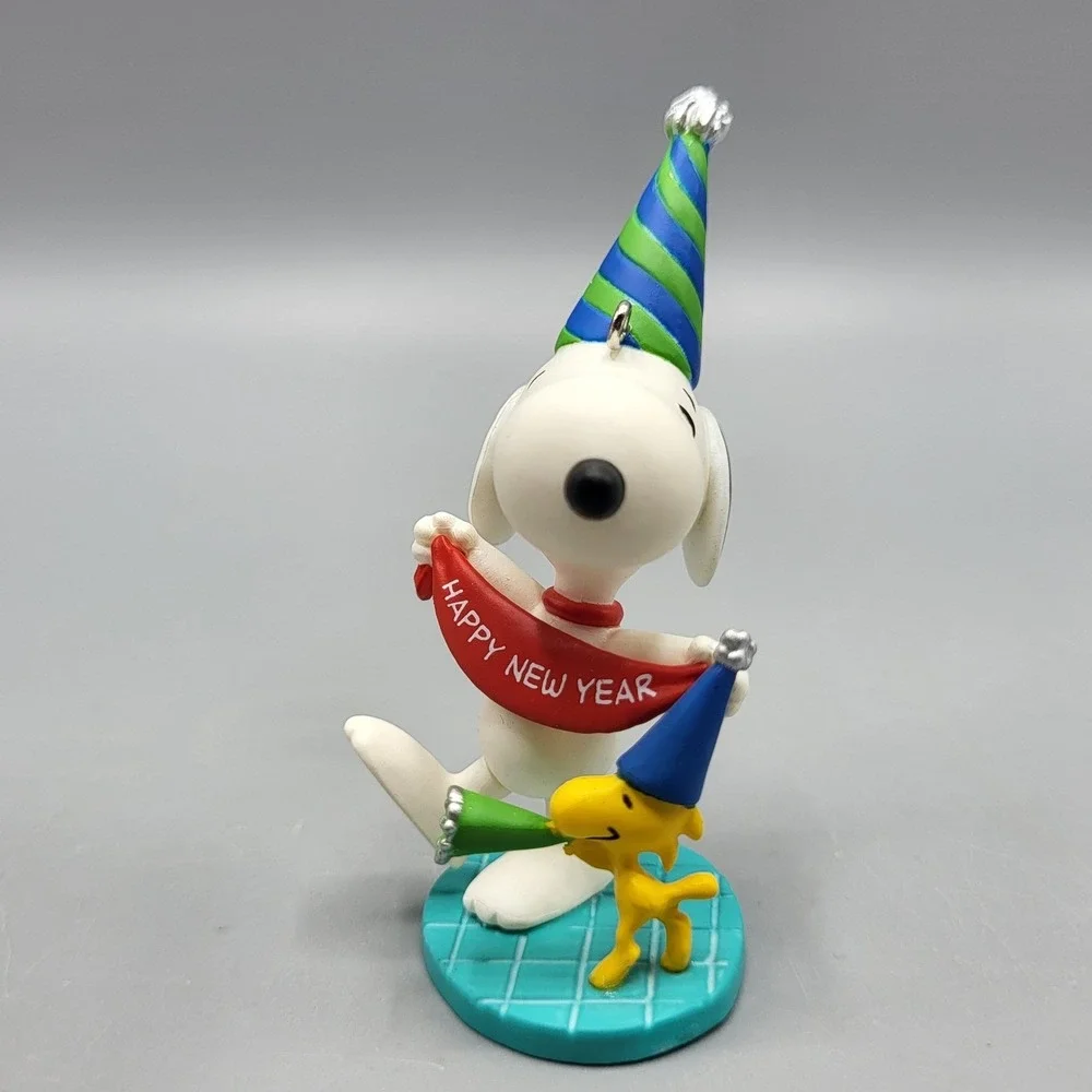 Hallmark Ornament Peanuts New Years Celebration Snoopy Woodstock White QX9829